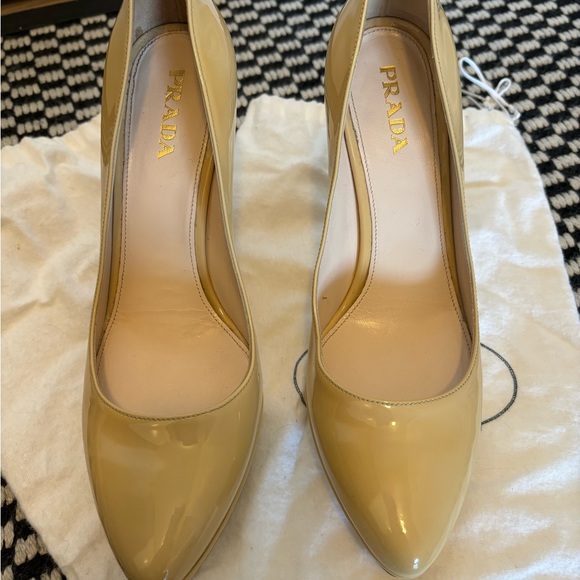 Prada patent leather platform heels - Picture 6 of 8